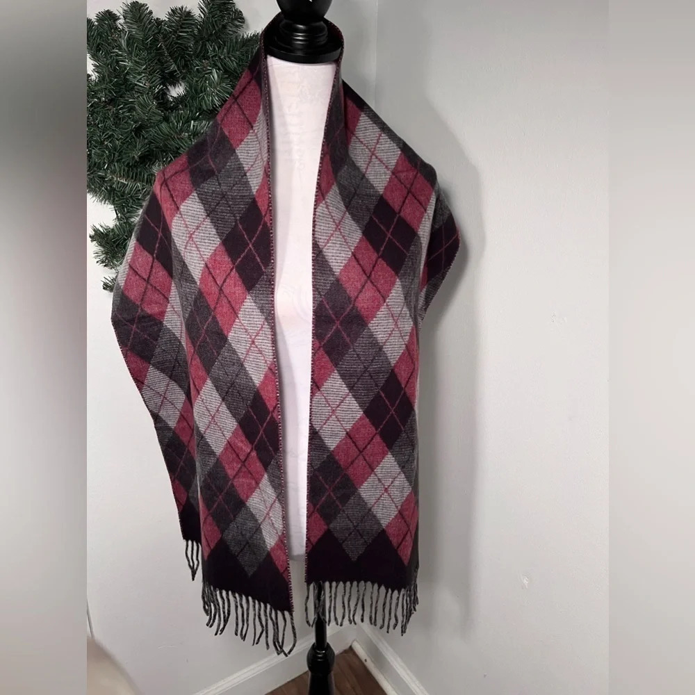 Cashmink by V.FRAAS, Burgundy & Gray undertone argyle pattern scarf w/fringe end